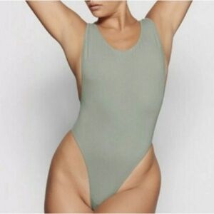 SKIMS | Soft & Smooth thong bodysuit